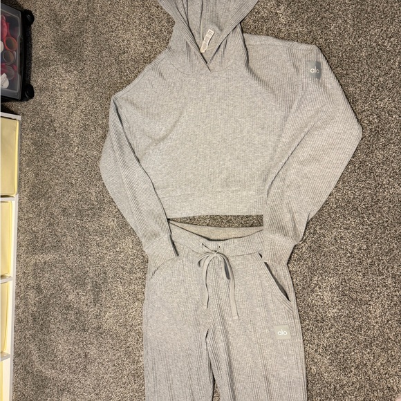 Alo Muse jogger and hoodie set - Picture 3 of 7